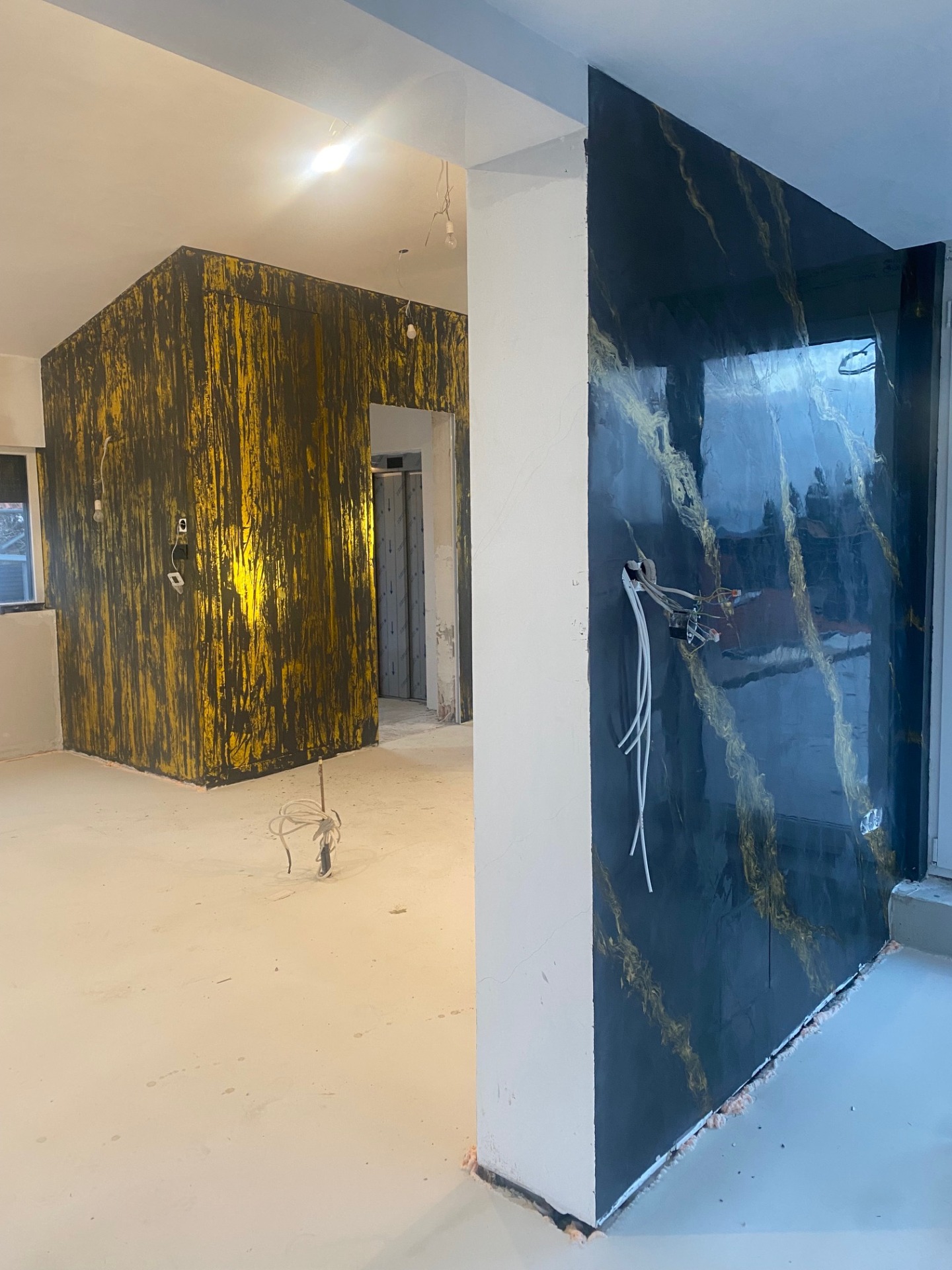 antracit és arany Zen fal és rejtett beépített szekrény, Budapest